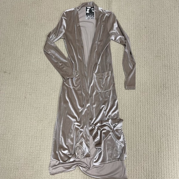 Young Broke & Fabulous duster - Picture 2 of 4